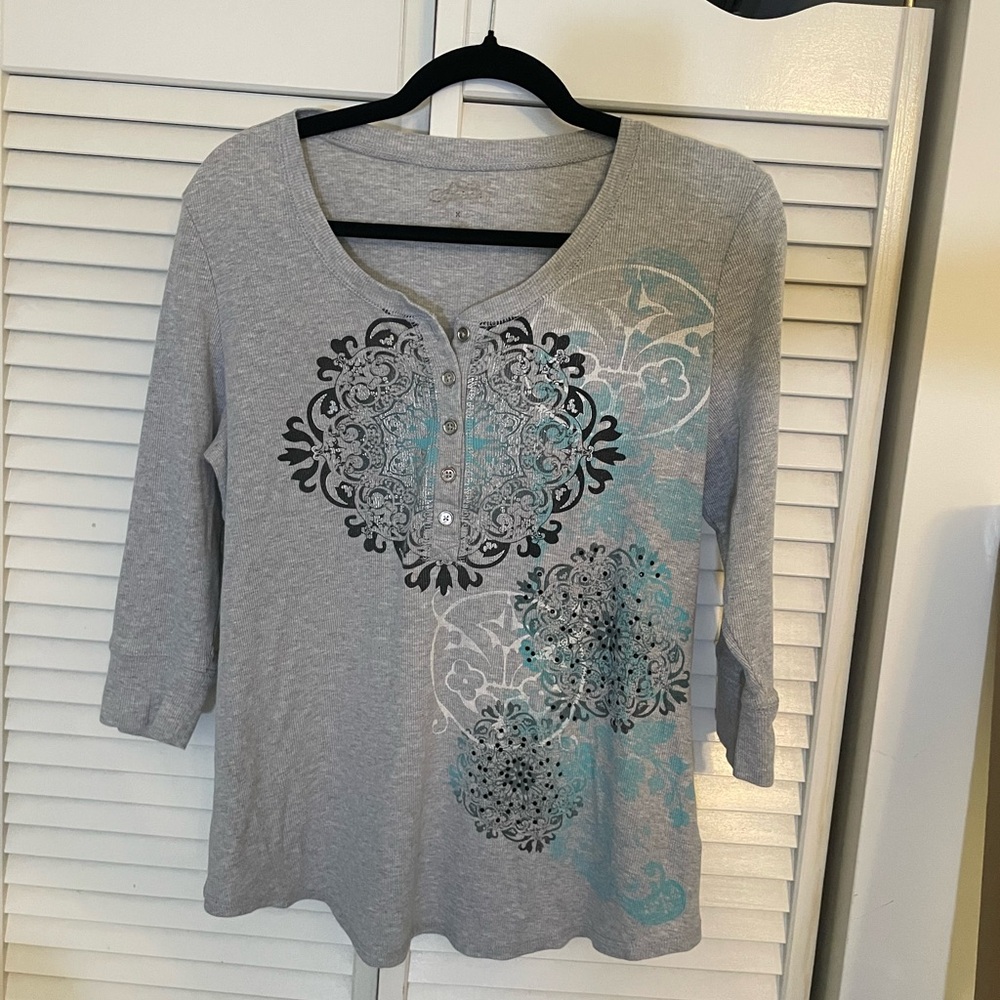 Gray Graphic 3/4 Sleeve Blouse
